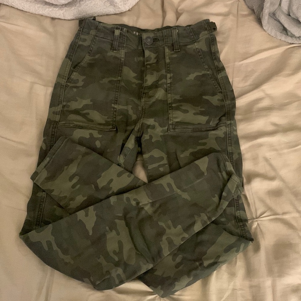 American eagle camo pants, size 4 regular